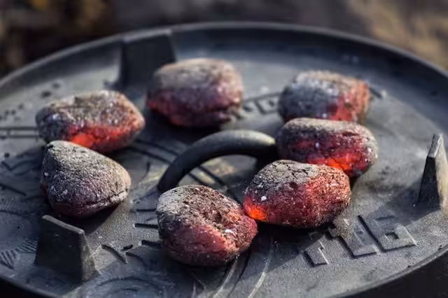 Hvor mange briketter skal jeg bruge til en Dutch Oven?