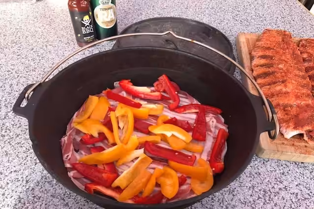 Spareribs i Dutch Oven – sådan laver du møre og saftige ribs Dutch Oven