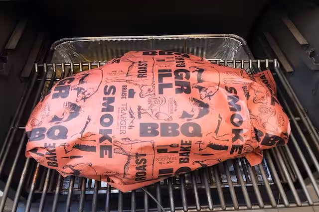 Full Packer Brisket – Sådan laver du perfekt Beef Brisket Full Packer Beef Brisket efter 12 timer, pakket i Slagterpapir