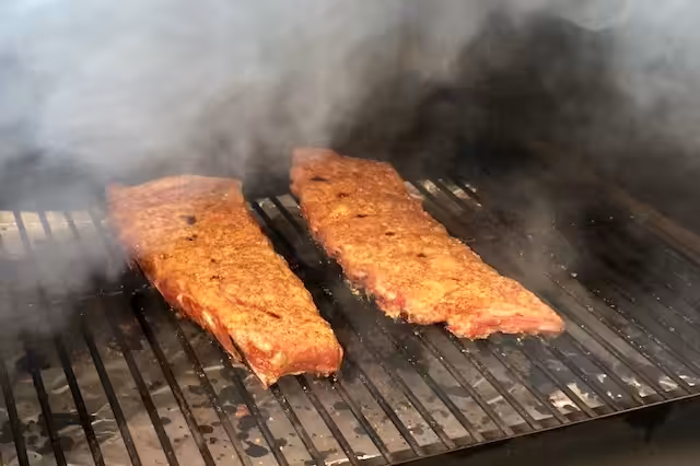 Kalve Spareribs - med røg på Traeger Træpillegrill