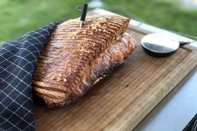Flæskesteg på kuglegrill – Sprød svær hver gang IMG 5075
