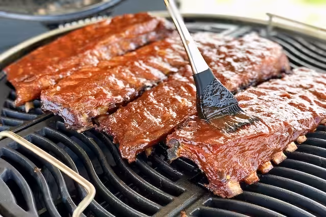 Spare Ribs – sådan laves Kamben på Kuglegrill