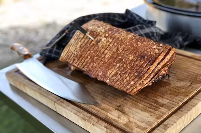 Flæskesteg på kuglegrill – Sprød svær hver gang IMG 5077