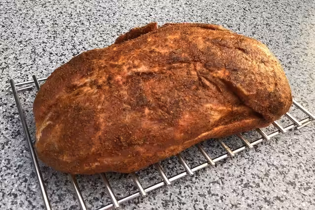 Rubbet Nakkefilet til Pulled Pork klar til at komme på grill