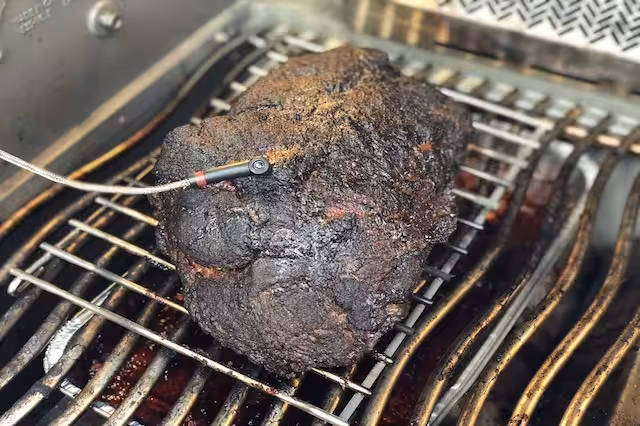 Nakkefilet til Pulled Pork klar til at blive pakket ind i Slagterpapir
