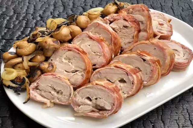Fyldt Svinemørbrad i Baconsvøb