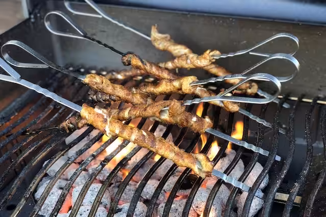 Grillfakler – Nakkefilet på spyd