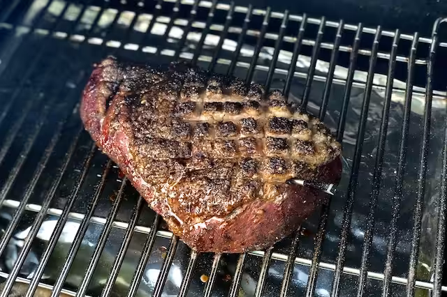Cuvettesteg på Træpillegrill - sådan griller du den perfekte Cuvette Cuvettesteg efter 120 minutter på Træpillegrillen