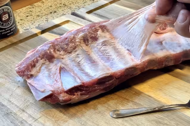 Steak-Out.dk - St. Louis Cut Ribs sådan fjerner man hinden