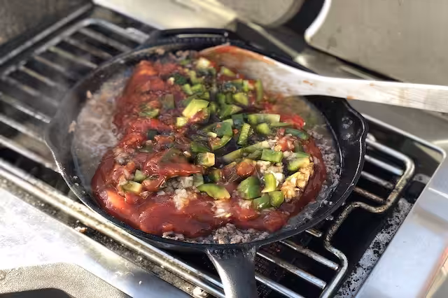 Sloppy Joes Ingredienser på Sizzelzone i Støbejernspande 