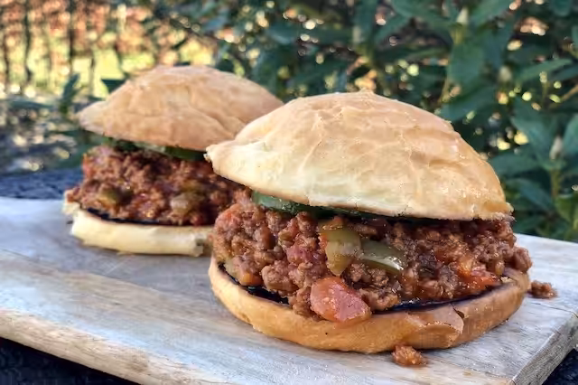 Sloppy Joes Burger – Sandwich med Kødsauce & Cheddar ost