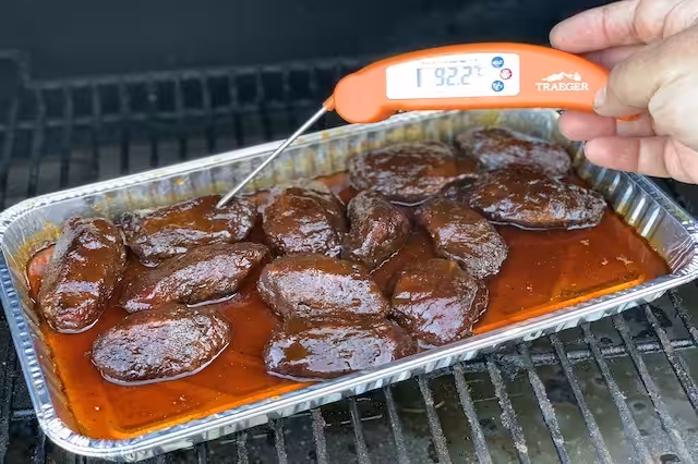 Svinekæber bbq style klar til serving 