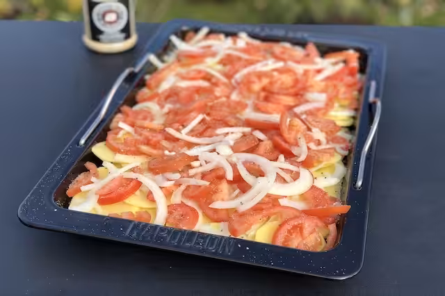 Napoleon Drop-in Stegeplade med kartofler, løg og tomatskiver