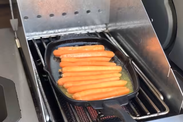 Napoleon støbejernpande med med minigulerødder