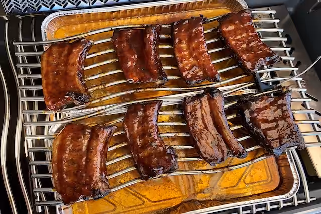 Revelsben med Traeger Apricot BBQ Sauce