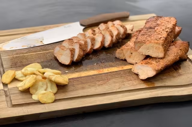 Grillraketter skåret ud med Skivekartofler og hjemmerørt Sauce Bearnaise 