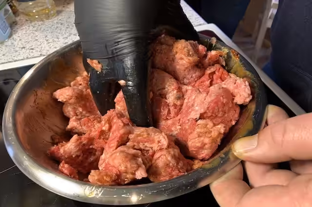 der blandes fars med Horny Bacon BBQ Rub og Karry Ketchup