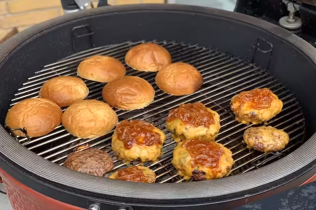 Overboller på ristene og så er vi kalr til at samle de her Drengerøvs burger