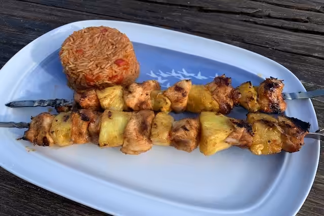 Ananas Kyllingespyd med Mexikansk Ris