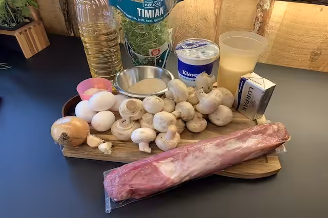 Ingredienser til Svinefilet med champignonfyld i butterdej