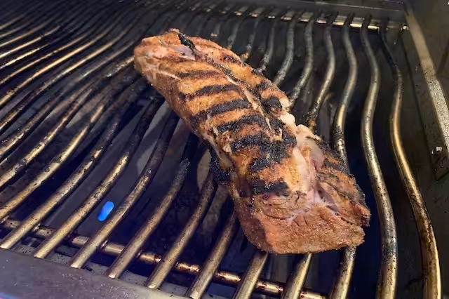 Brun dit svinefilet af hele vejen rundt som her på min Napoleon Prestige Pro 500*