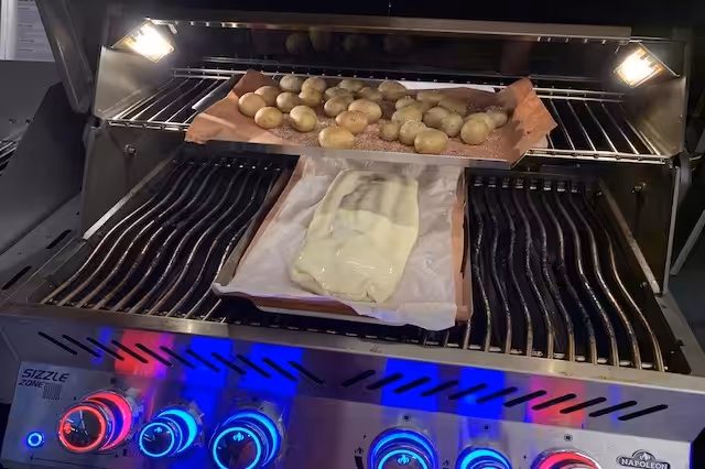 Svinefilet i butterdej sammen med saltkartofler i Napoleon Prestige Pro 500*
