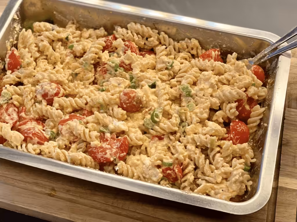 Varm Pastasalat med feta og tomoat