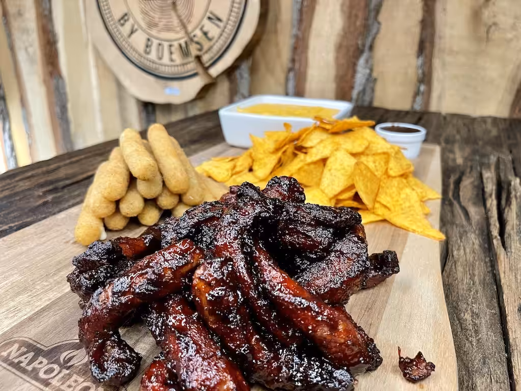 Iberico Finger Ribs med Nacos, Mozarella Stiks og Cheese Dip