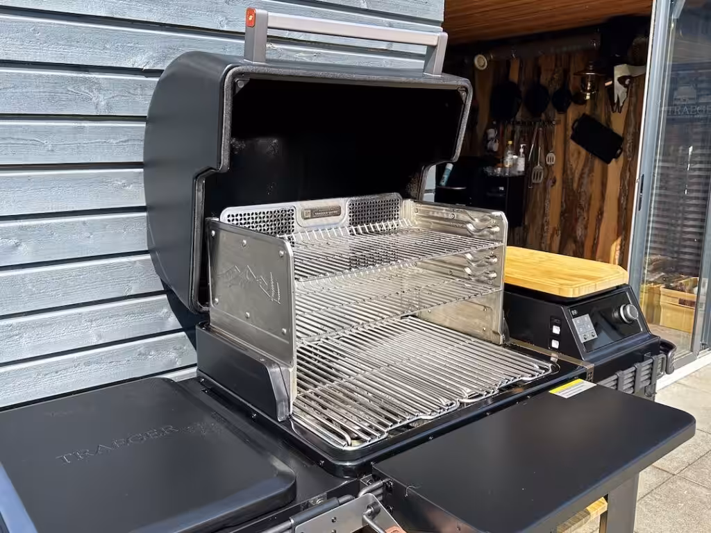Ny rengjort Traeger Timberline L