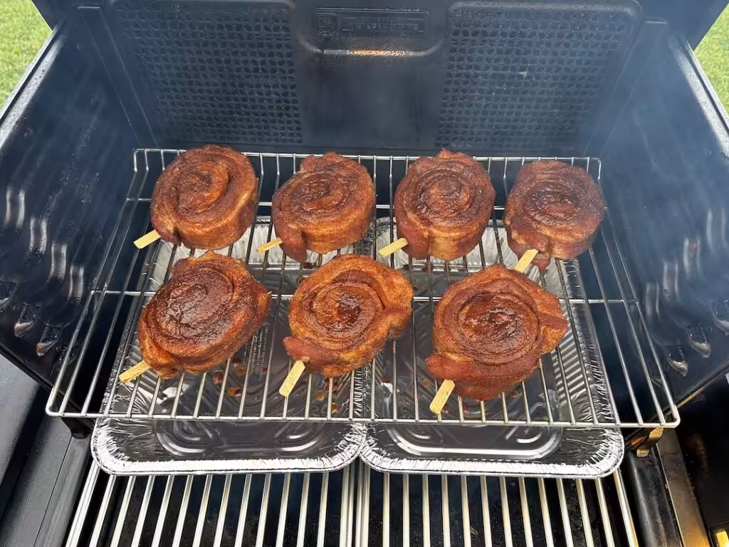 Pork Belly Cinnamon Rolls Pork Belly Cinnamon Rolls på Traeger Timberline L