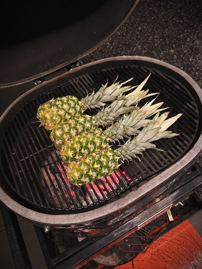 Ananas på Primo Keramik Grill