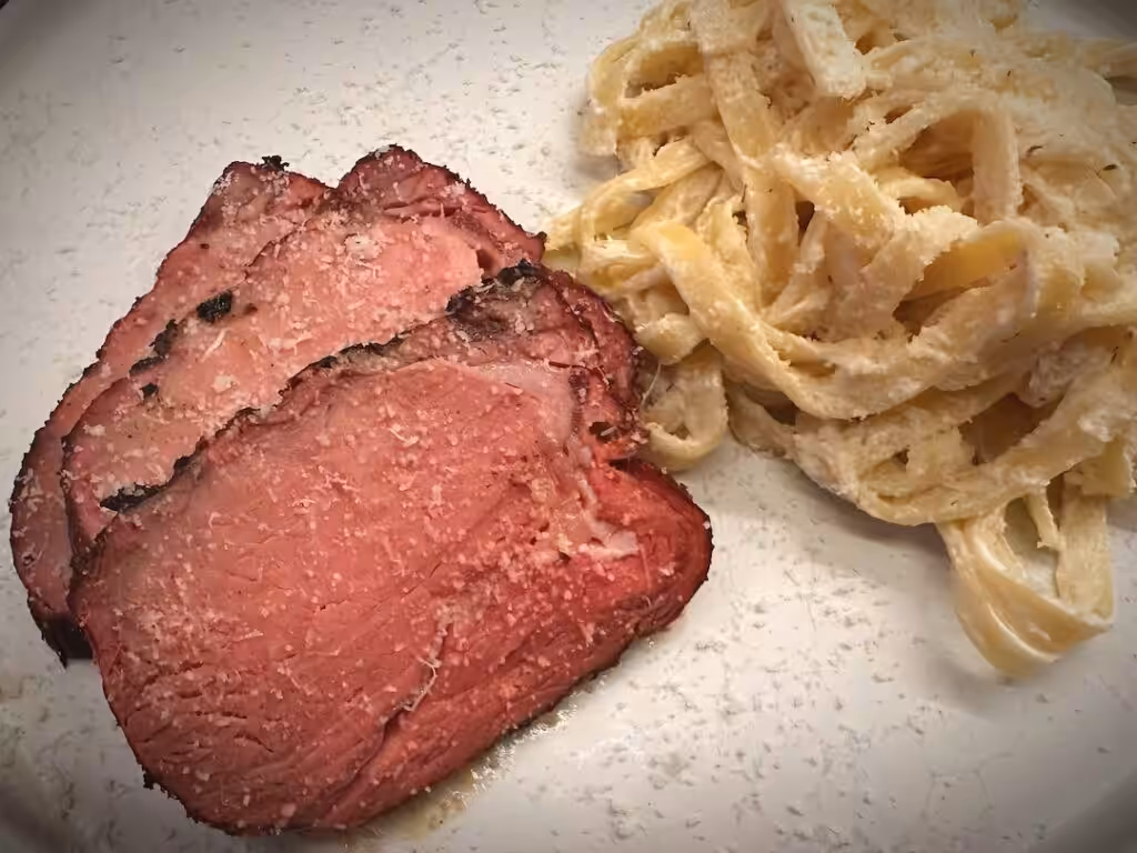 Kalve ribeye Serveret med pikante båndnudler og parmesan